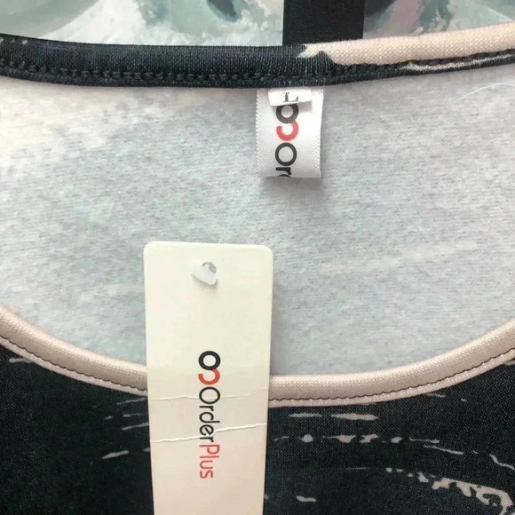 Order Plus Abstract Tunic Top - Picture 3 of 3